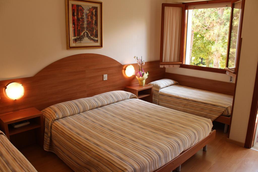 Hotel Eden Lignano Sabbiadoro Phòng bức ảnh
