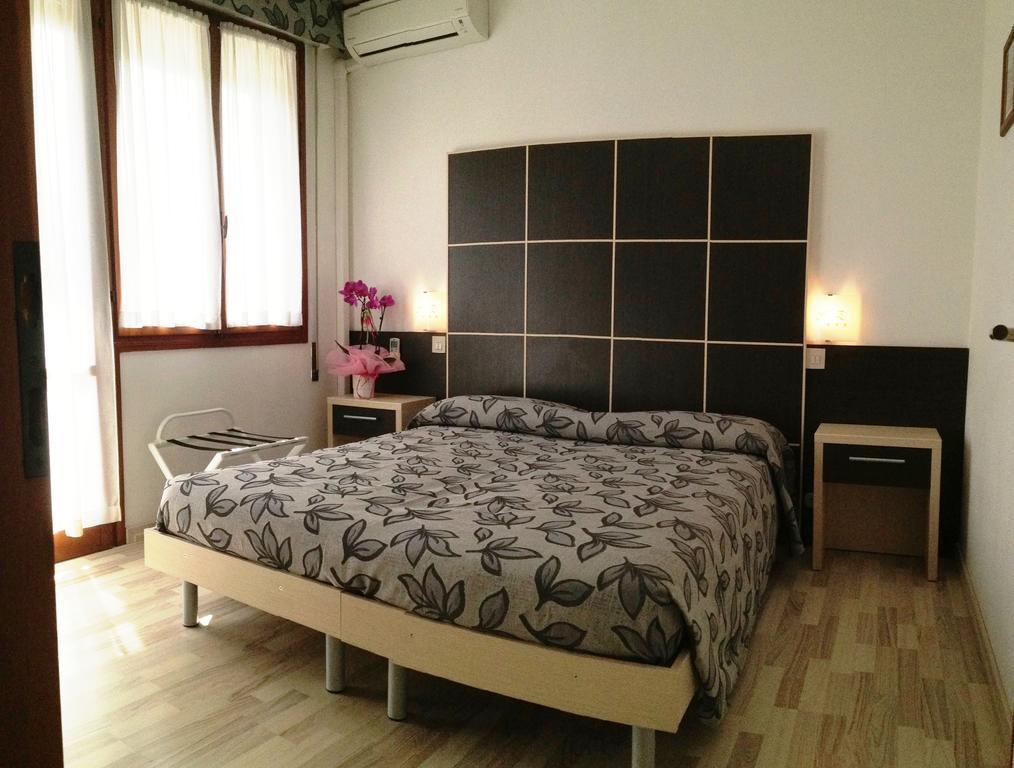 Hotel Eden Lignano Sabbiadoro Phòng bức ảnh